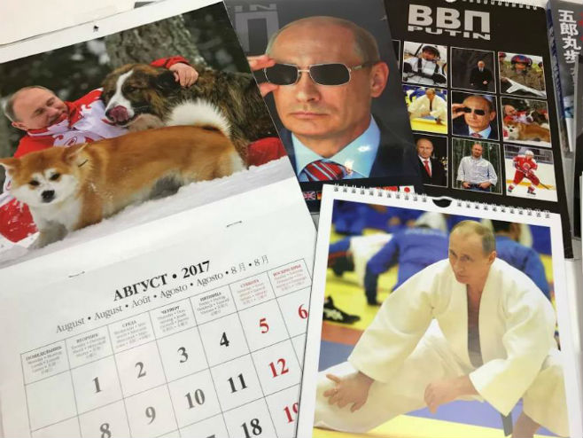 Kalendar za 2017. sa Putinovim likom (Foto: MAGDALENA OSUMI) - 