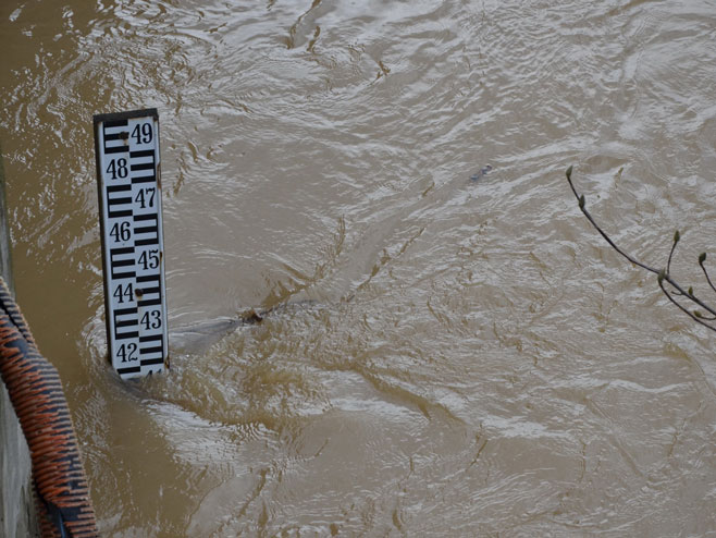 Obilne padavine dovele do izlivanja potoka u Kosjeriću, potopljeno 20 kuća