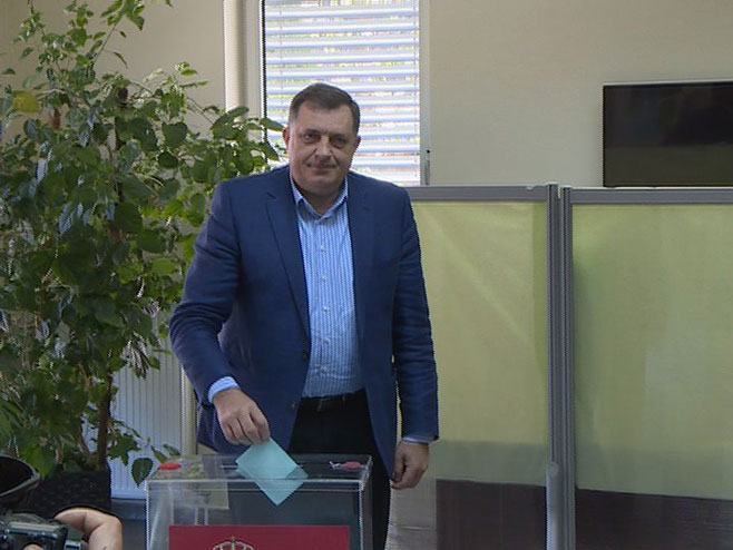 Dodik glasao u Banjaluci - Foto: RTRS