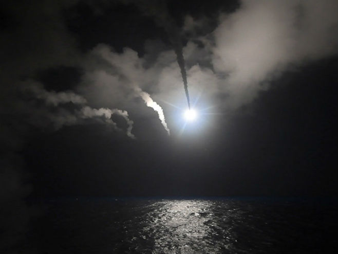 Američki vazdušni napad na Siriju (Foto: AP Photo/U.S. Navy) - 