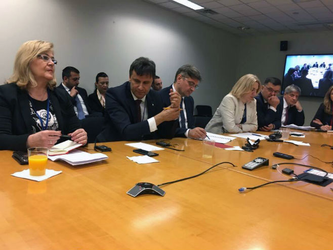 Premijerka RS Željka Cvijanović sa predstavnicima Svjetske banke - Foto: SRNA