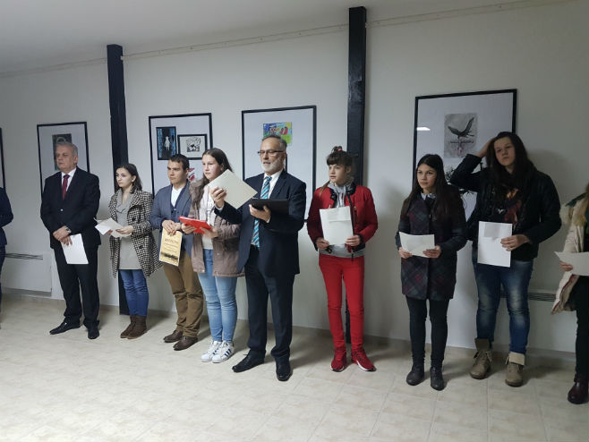 Izložba učeničkih radova o stradanju u Јasenovcu - Foto: SRNA