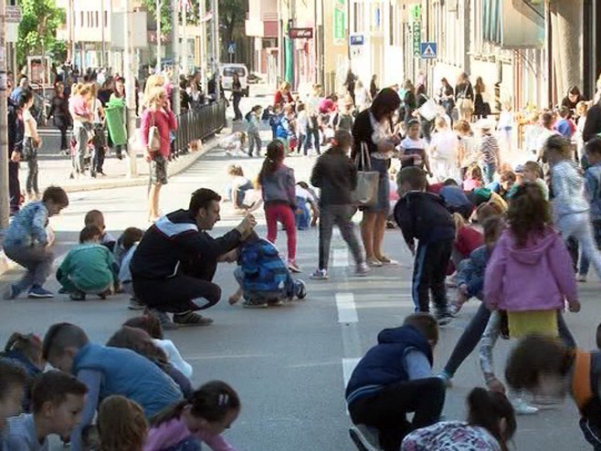 Zvornik -  Mališani obilježavaju Dan grada - Foto: RTRS