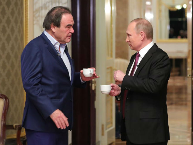 Oliver Stoun i Vladimir Putin (Foto: Komandir/Courtesy of SHOWTIME) - 