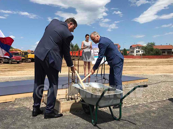 Milorad Dodik prisustvovao polaganju kamena temeljca za Delta planet - Foto: RTRS