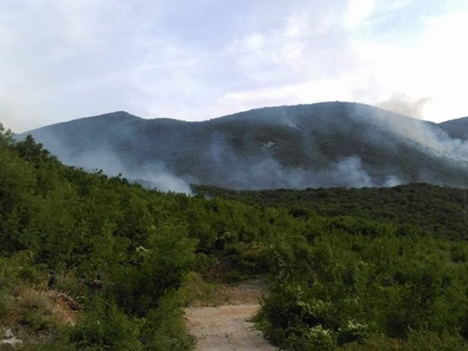 Požar iznad Trebinja - Foto: SRNA