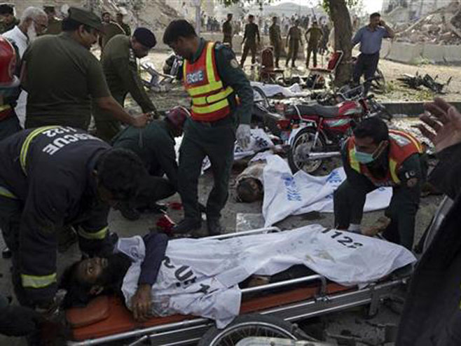 Eksplozija u Lahoreu  (Foto:AP Photo/K.M. Chaudary) - 