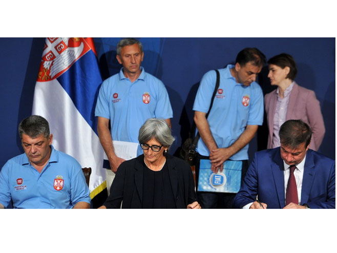 Srbija: Potpisivanje ugovora sa Fijatom - Foto: TANЈUG