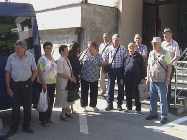 Porodice poginulih RVI iz Modriče na rehabilitaciji u Banji Vrućici - Foto: RTRS