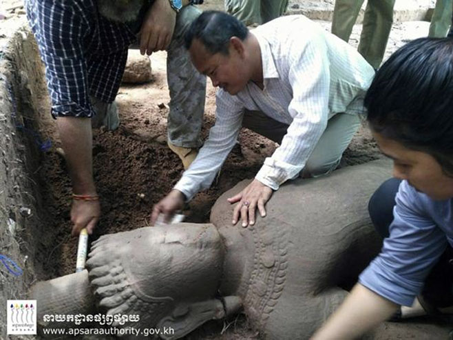 Arheolozi pronašli jednu od najvećih statua u Angkor Vatu - Foto: AP