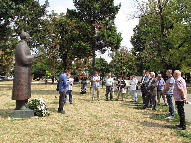 Beograd: Položeni vijenaci na spomenik Petru Kočiću - Foto: SRNA