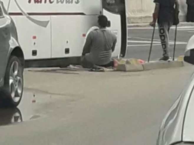 Arapin klanjao nasred puta u Travniku - Foto: ilustracija