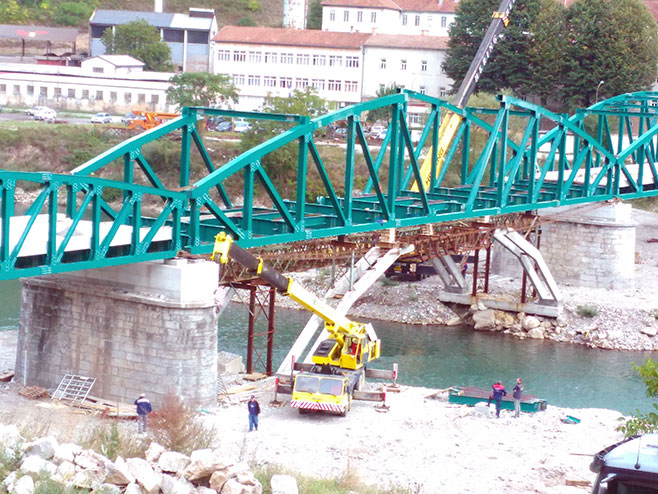 Foča - željezni most na rijeci Drini - Foto: Sensservis