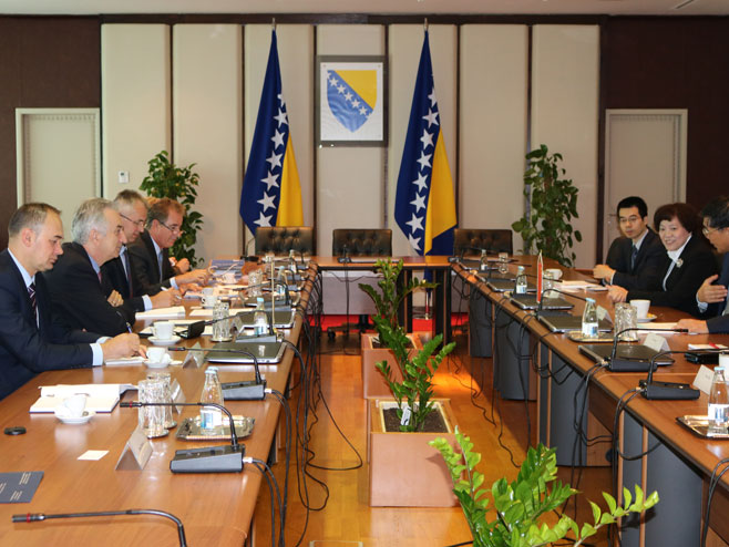 Šarović sa predstavnicima kineske delegacije u Sarajevu - Foto: SRNA