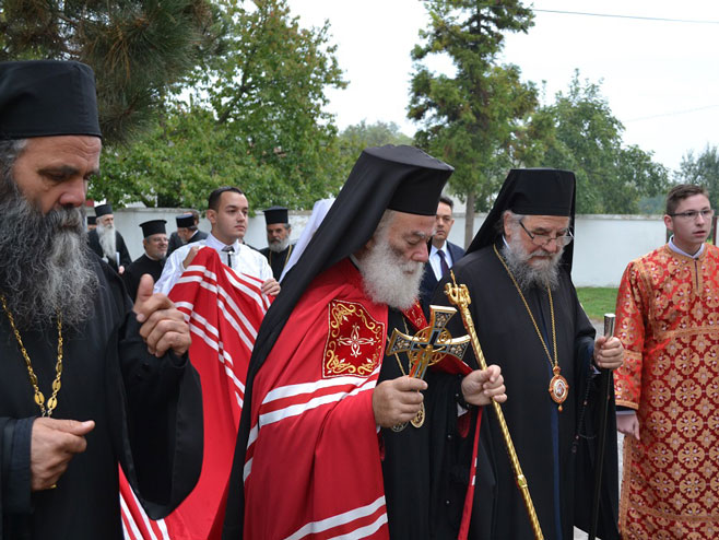 Patrijarh aleksandrijski i sve Afrike g. Teodor II svečano dočekan u manastiru Krušedol  (Foto:spc.rs) - 