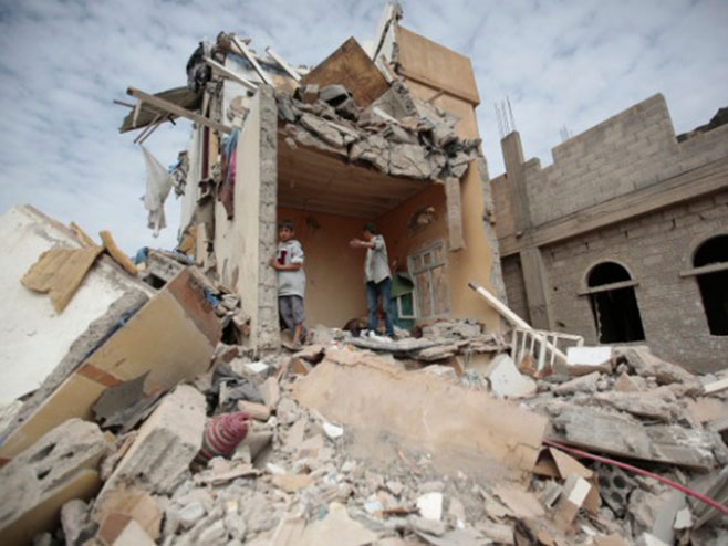 Ruševine poslije vazdušnog napada u Јemenu - Foto: TANЈUG