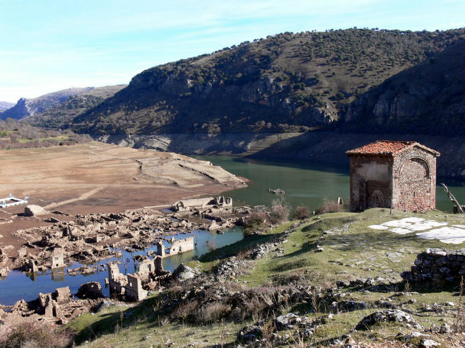 Grad Mansila de la Siera u dolini La Rioja (Foto: Pinterest) - 