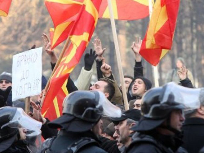 Protesti u Makedoniji (Foto: http://www.balkanpost.net) - 