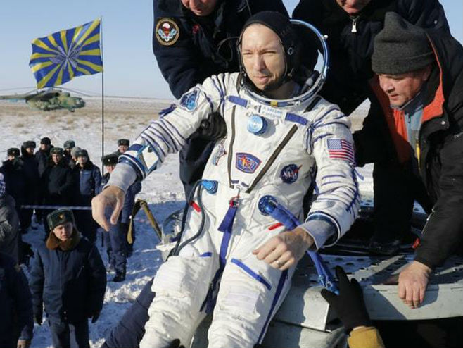 Ruska kapsula Sojuz sa trojicom astronauta sletjela u Kazahstan (Foto: NASA) - 