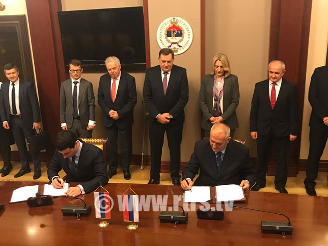 Potpisivanje sporazum između Gas-resa i Gasproma - Foto: RTRS