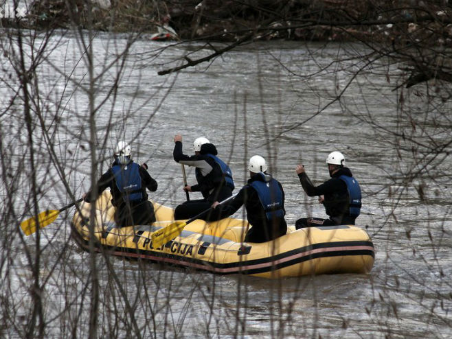 Policija pretražuje rijeku Bosnu (Foto: Kliks/arhiv) - 