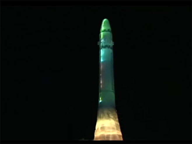 Ledena replika rakete „hvasong 15“ (izvor: Bi-Bi-Si njuz) - Foto: Screenshot/YouTube