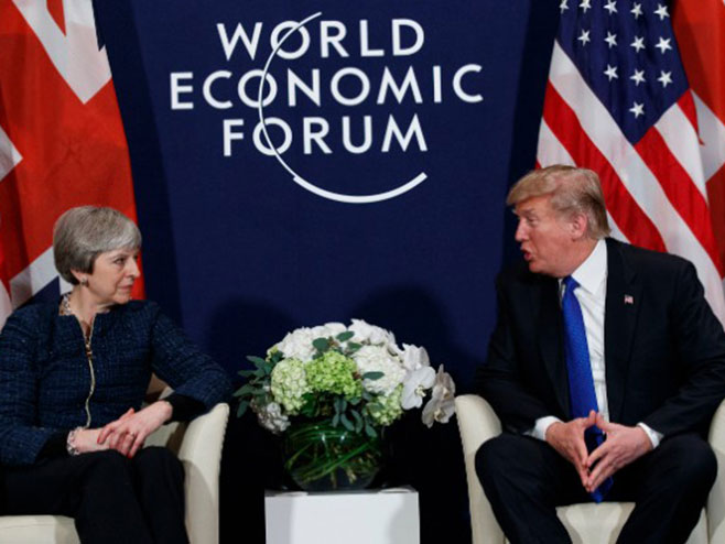 Tereza Mej i Donald Tramp tokom sastanka u Davosu - Foto: TANЈUG