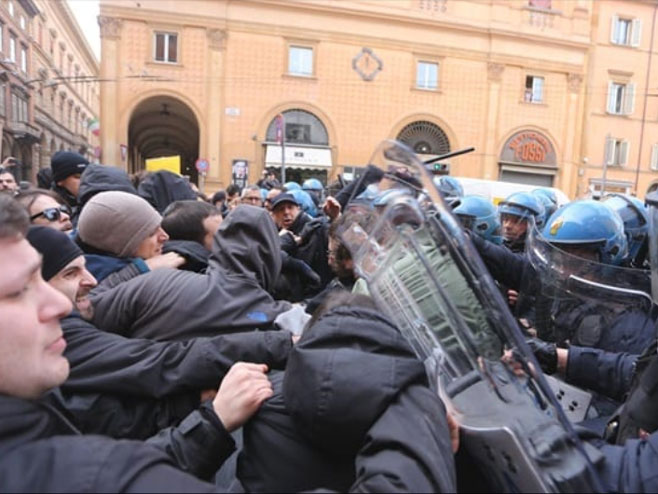 Bolonja: Sukob poolicije i demontranata  (Foto:tg24.sky.it/) - 