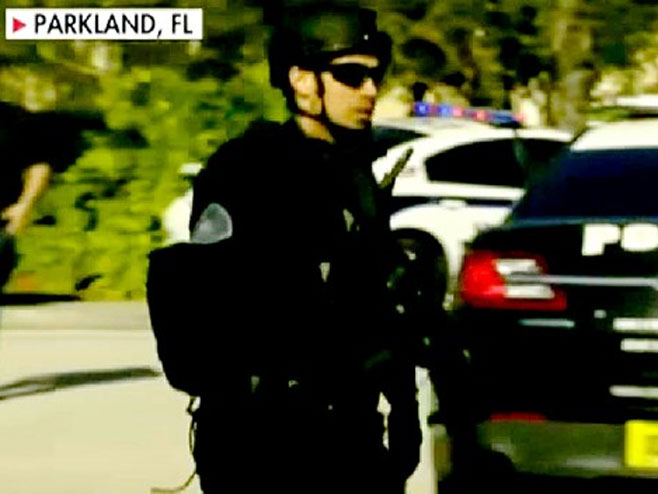 Dok je manijak ubijao djecu na Floridi, pred školom je stajao naoružani policajac - Foto: Screenshot/YouTube