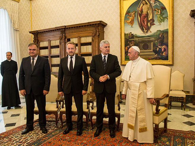 Čalnovi Predsjedništva sa papom Franjom(foto:predsjednistvobih.ba) - 