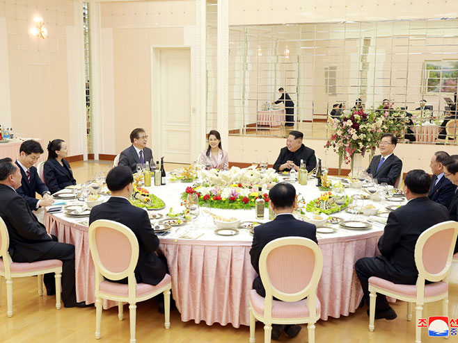 Istorijski susret dvije Koreje u Pjongjangu (foto:rt.com) - 