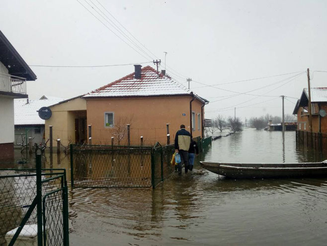 Srbac - poplave - Foto: RTRS