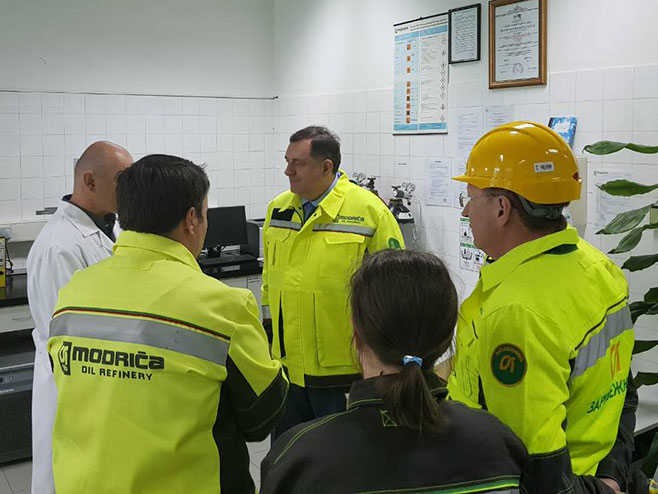 Milorad Dodik u Rafineriji - Foto: RTRS