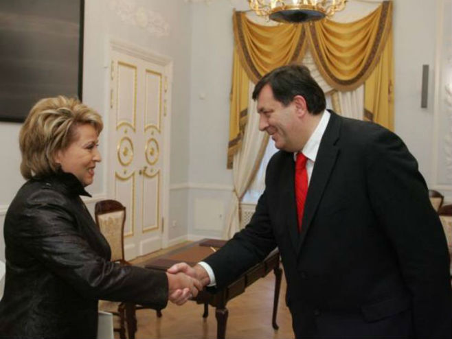 Valentina Matvijenko i Milorad Dodik u Sankt Peterburgu (Foto: Vlada RS) - 