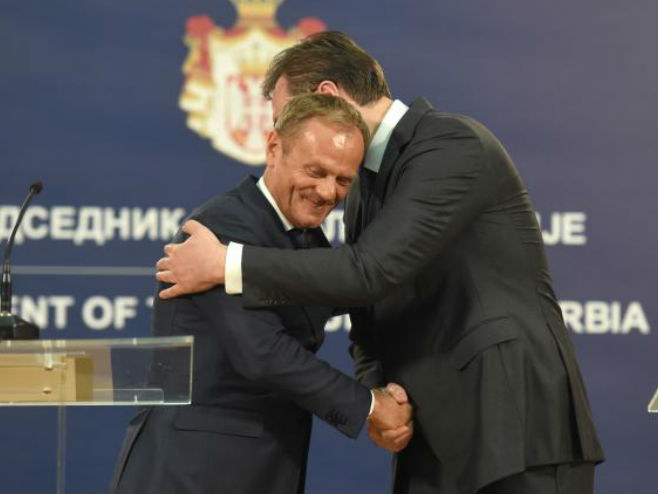 Donald Tusk i Aleksandar Vučić - Foto: B92