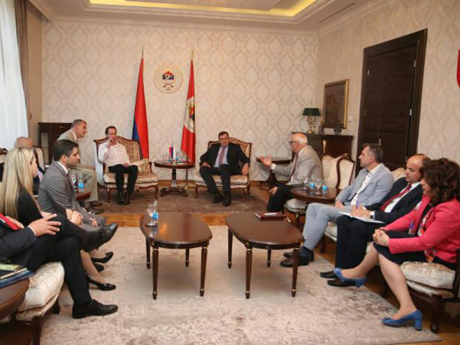 Milorad Dodik sa delegacijom kompanije "Tomas Kuk" - Foto: RTRS