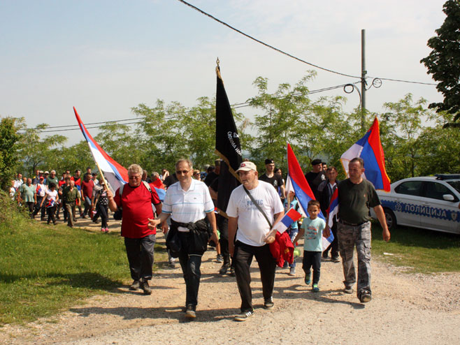Stotine učesnika marširalo od Broda do Lipe - Foto: SRNA