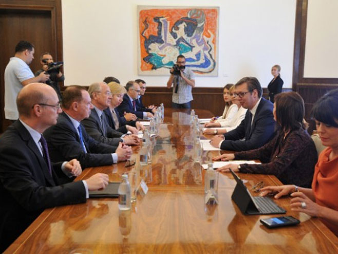 Vučić sa delegacijom Odbora francuskog Senata - Foto: TANЈUG