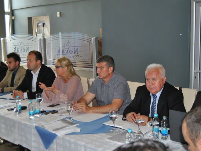Direktor RUGIP Bosiljka Predragović na sastanku u Zvorniku sa rukovodiocima lokalnih samouprava regije Birač - Foto: SRNA
