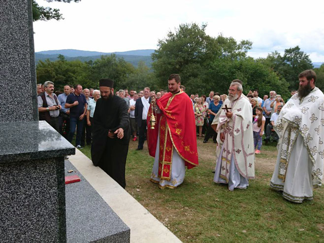 U selu Crkveno, Ribnik služen parastos i osveštan spomenik za pale borce - Foto: RTRS