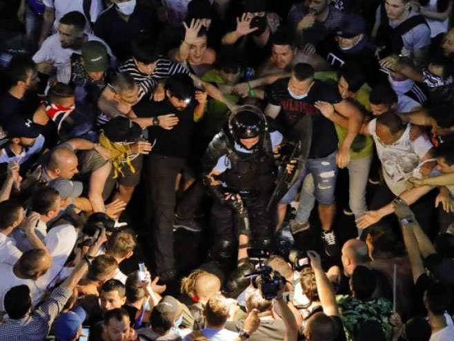 Bukurešt - haos (Foto:AP/Tanjug) - 