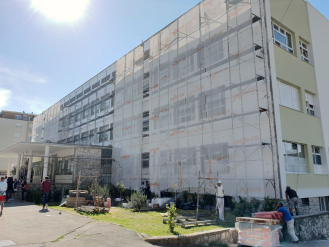 Rekonstrukcija zgrade srednjoškolskog centra u Trebinju - Foto: SRNA