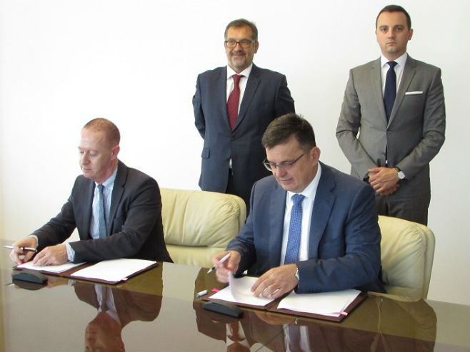 Potpisivanje ugovora o podršci zajmu za Auto-puteve - Foto: SRNA