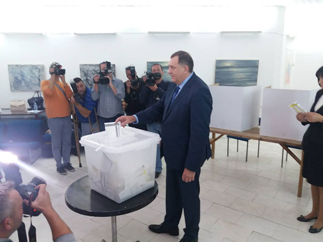 Milorad Dodik, glasanje - Foto: RTRS