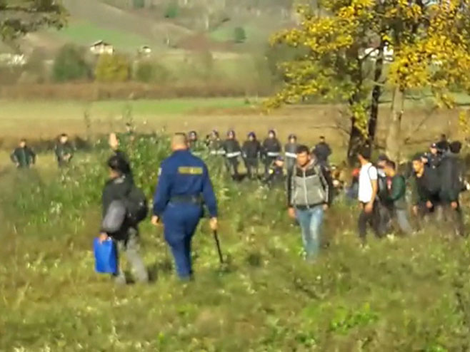 Sukob migranata s policijom na Maljevcu  (Foto:N1) - 