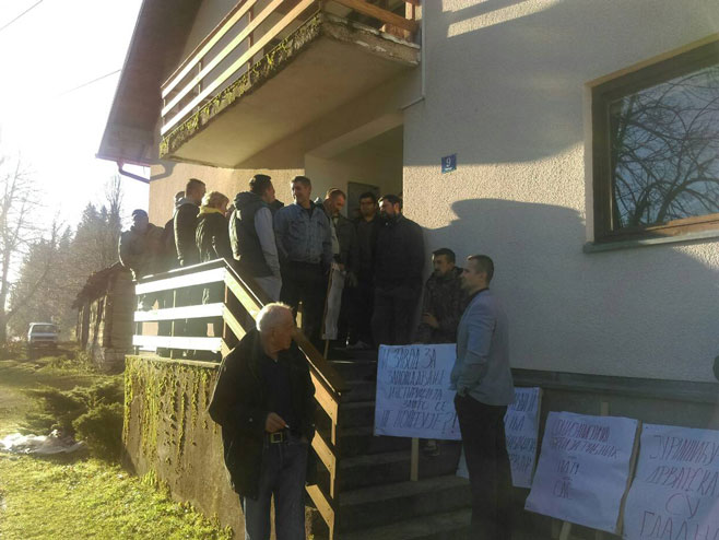 Istočni Drvar: Protest radnika - Foto: RTRS