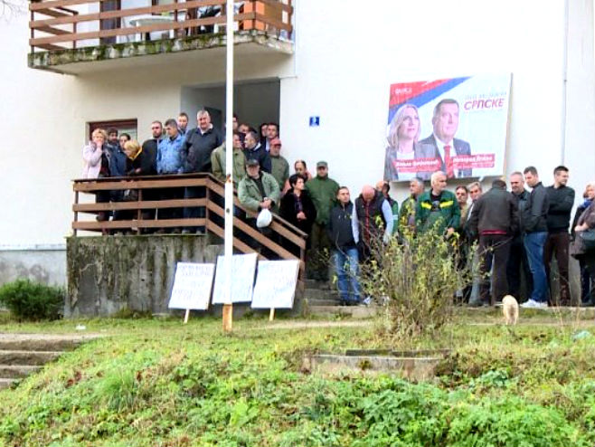 Protesti radnika ŠG "Klekovača" u Istočnom Drvaru - Foto: RTRS