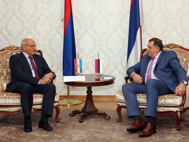 Milorad Dodik i Ivan Delvekio - Foto: RTRS