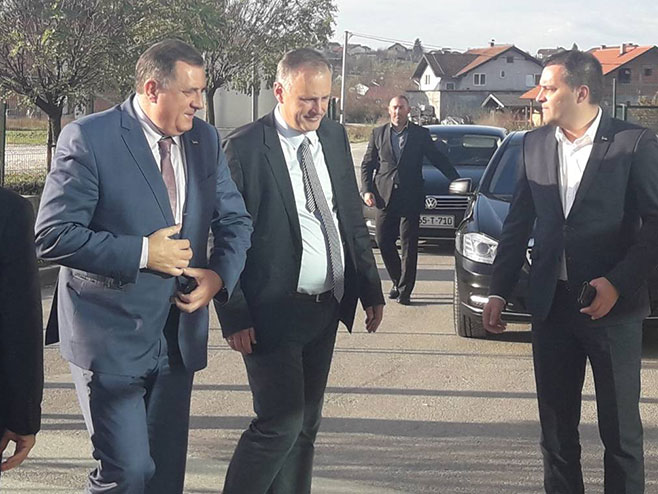Milorad Dodik i Saša Trivić - Foto: RTRS