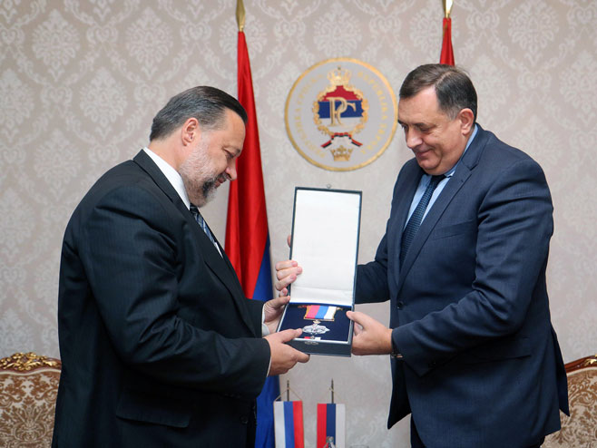Dodik dodijelio odlikovanje deputatu ruske Državne dume Pavela Sargejeviča Dorohina - Foto: SRNA